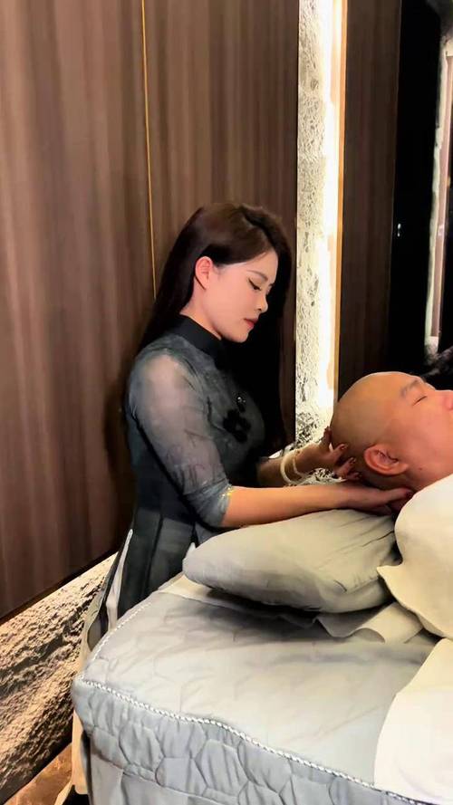 欧美在线成人VR沉浸式体验：高清虚拟现实互动影院（长尾关键词：成人VR直播平台 / 欧美VR互动游戏 / 在线成人VR资源）