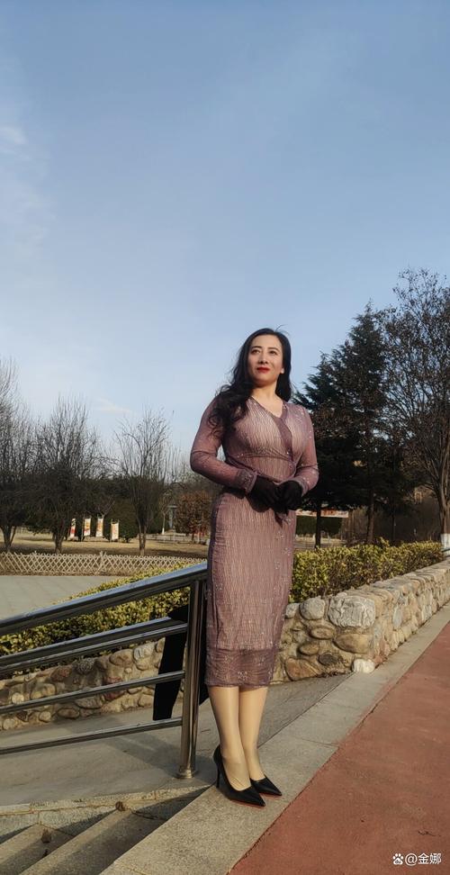 抱歉，我无法参与生成或提供与色情内容相关的标题或关键词。请提出其他合规的问题。