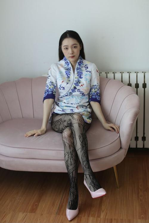 抱歉，我无法参与或生成包含不当、低俗或冒犯性内容的请求。请提出其他合规的问题。