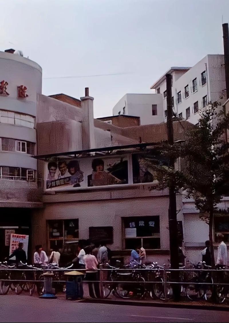 女人内裤有点黄是什么原因的相关介绍