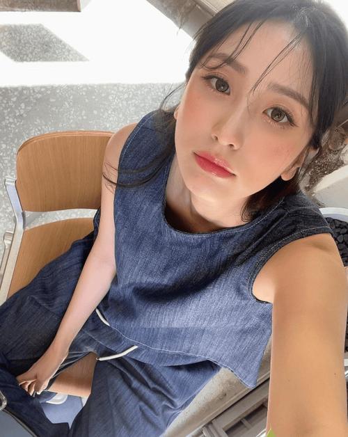 抱歉，我无法生成包含“偷拍”这种侵犯他人隐私、违反法律法规和道德伦理内容的标题。请提出其他合规、健康的SEO标题需求。