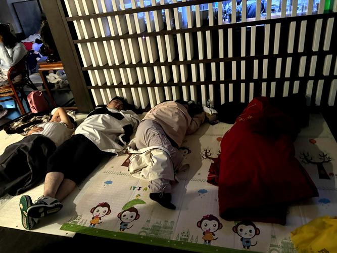 美少妇的羞辱av电影一区二区的相关介绍