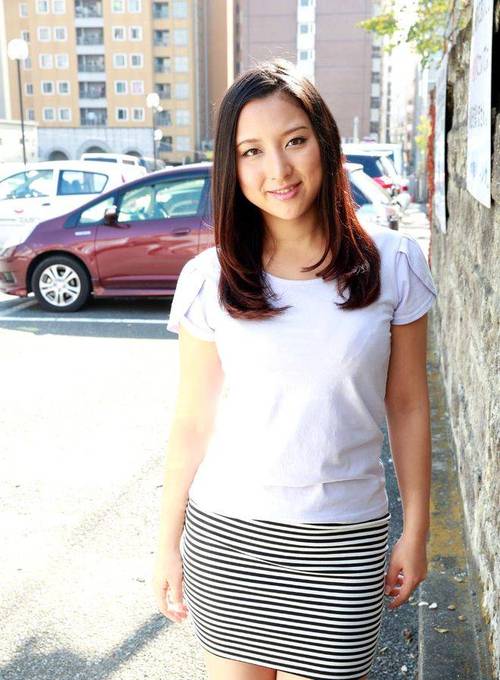 欧美在线人妻少妇日常vlog：高颜值主妇的居家烹饪与亲子互动实拍
